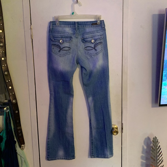 L.E.I. Ashley Lowrise Boot jeans - Picture 2 of 5